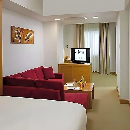 Divan 4*